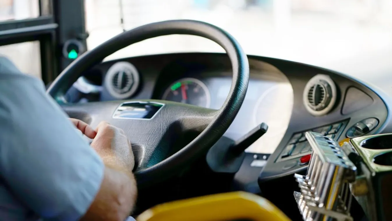 Akkorát húzott be az újpesti buszsofőrnek, börtönt kaphat érte