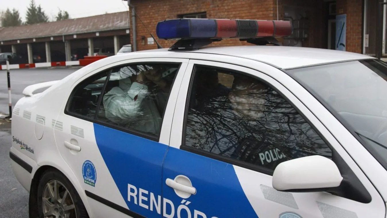 Horogkereszteket festettek a tapolcai volt zsinagóga és a Fidesz irodájának falára