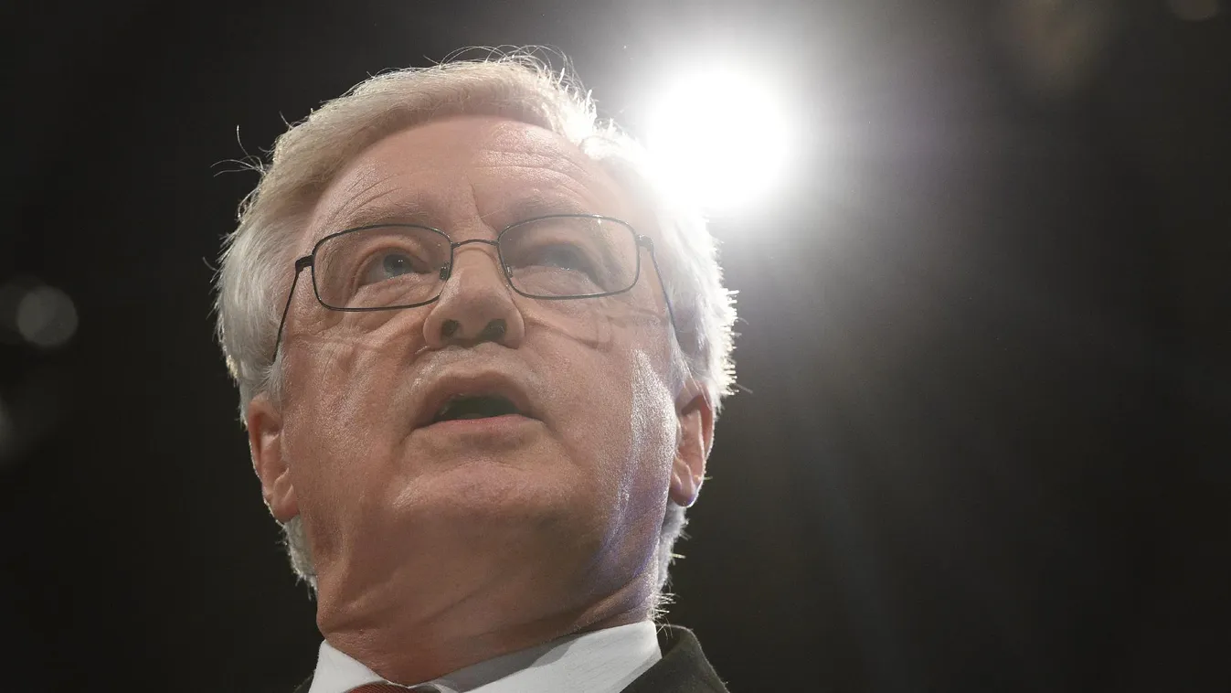 Bármikor kifarolhatnak a brexitalkuból a britek