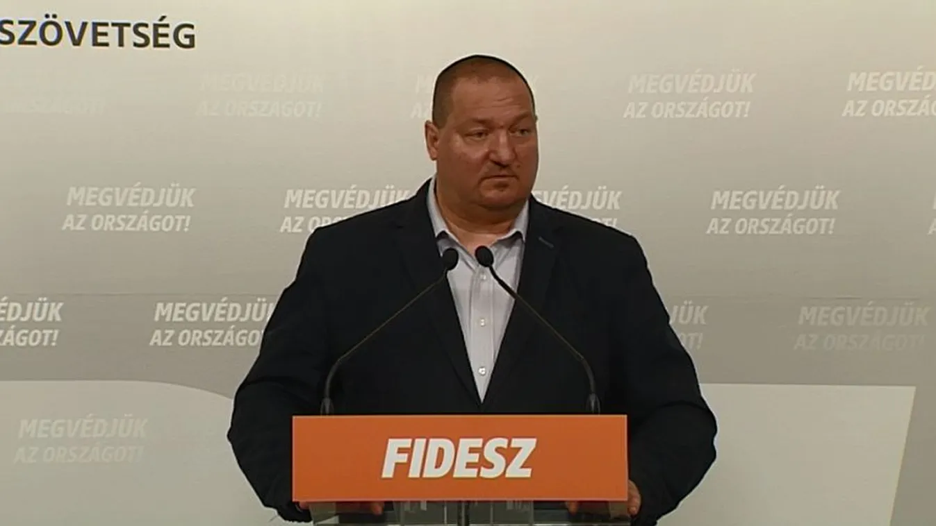 Az újságíró feljelentést tesz, a Fidesz „Soros-ügynököket” lát