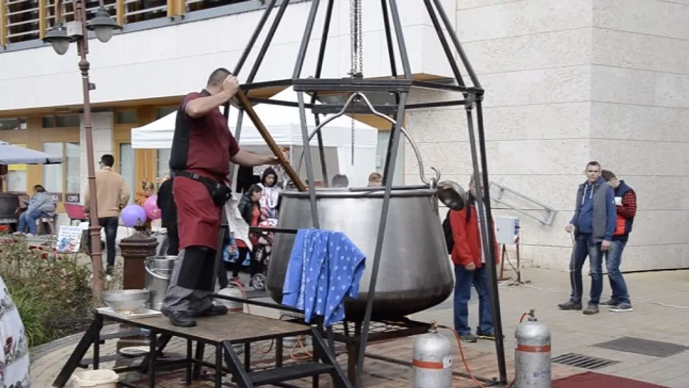 A halászlé mellett a halacsinta is jól fogyott