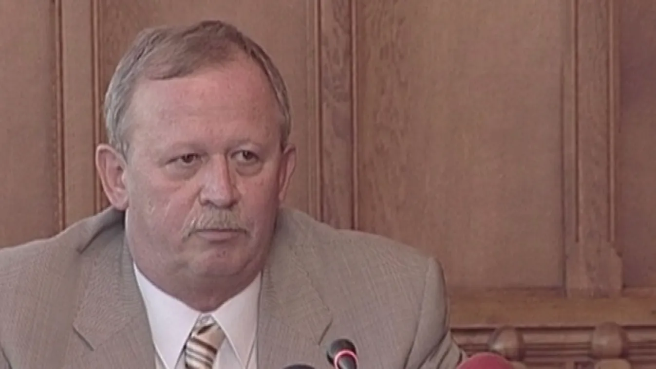 Főhős: Kuncze Gábor a liberális "királycsináló"