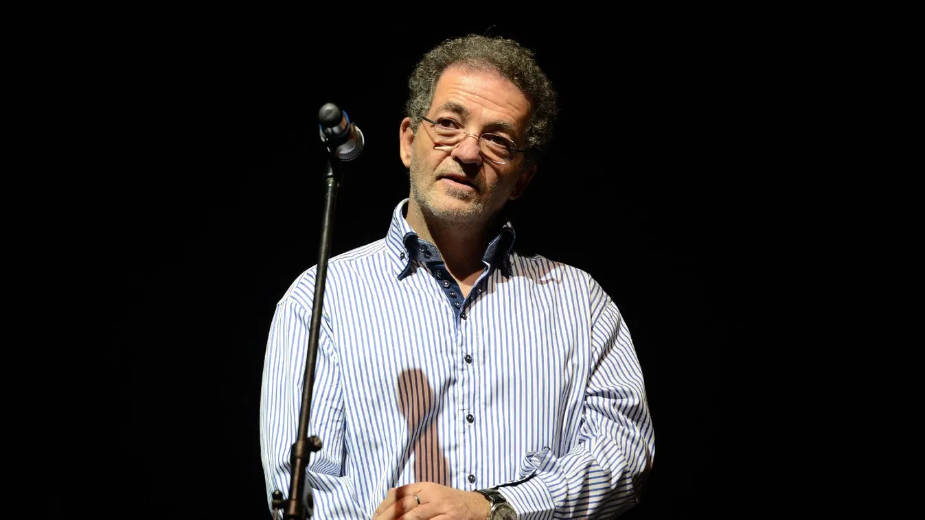 Bayer Zsolt: Arató Andrásnak maradnia kell!