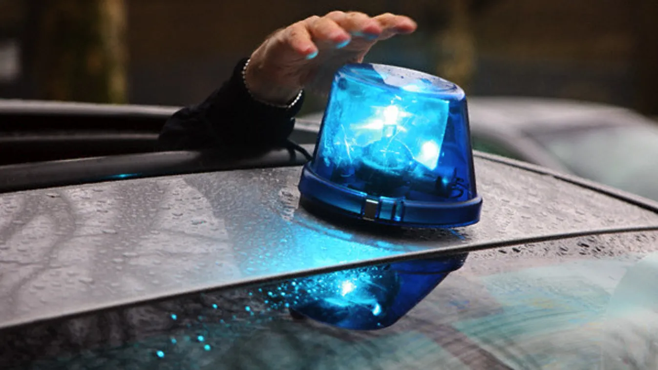 Illegális éjszakai gyorsulási versenyen razziáztak a rendőrök Budapesten