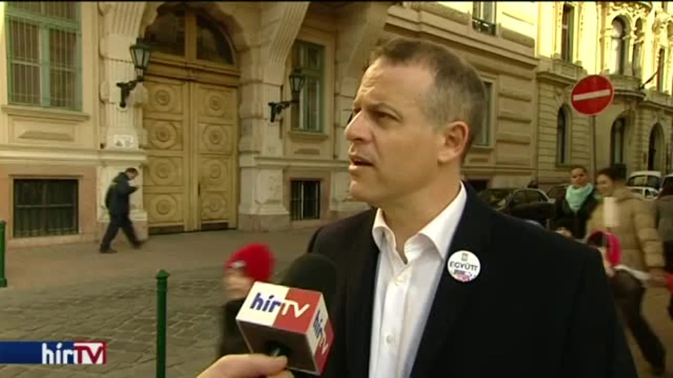 Síp helyett kokárdát osztanak Juhászék