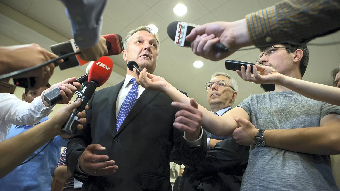 Nem ciki szocinak lenni? – Reggeli járat