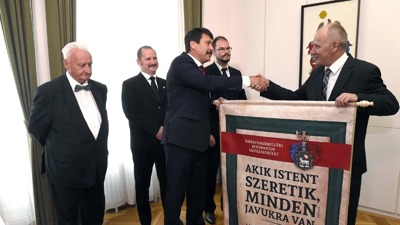 Áder bocsánatot kért a reformátusoktól a tüntetők helyett