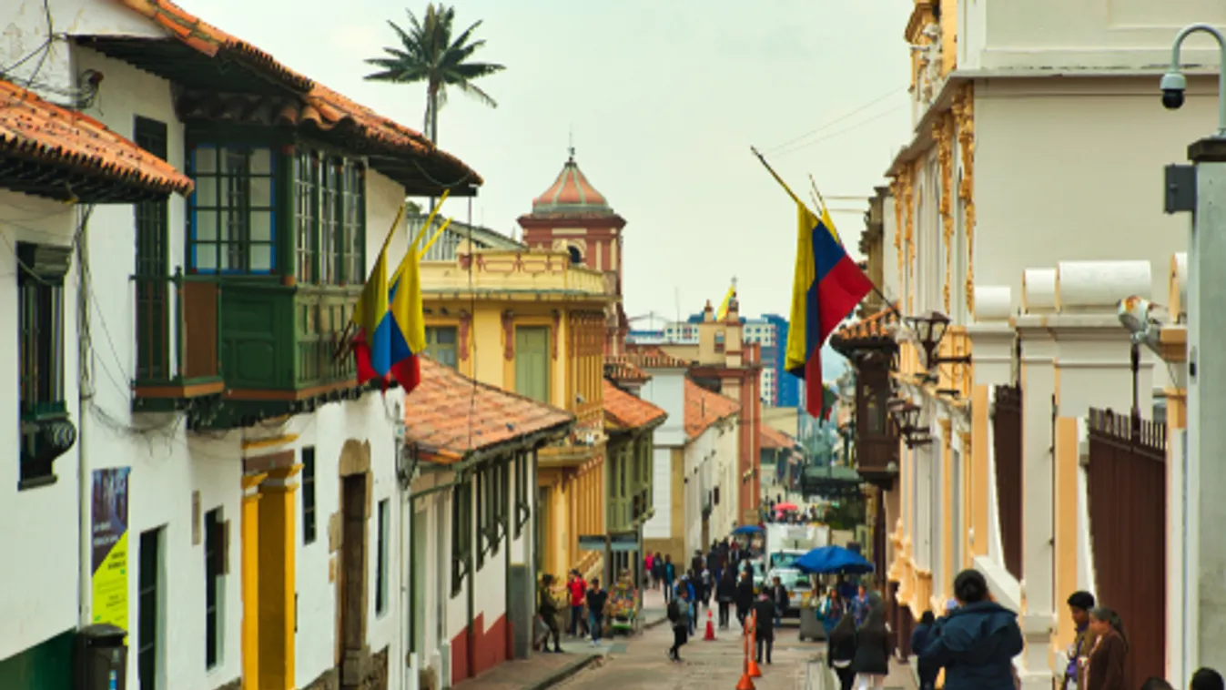 Ezrek tiltakoztak Kolumbiában a kormány adóreformja ellen