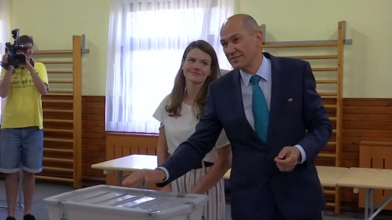 Felfüggesztett kapott az újságírónőket becsmérlő pártelnök