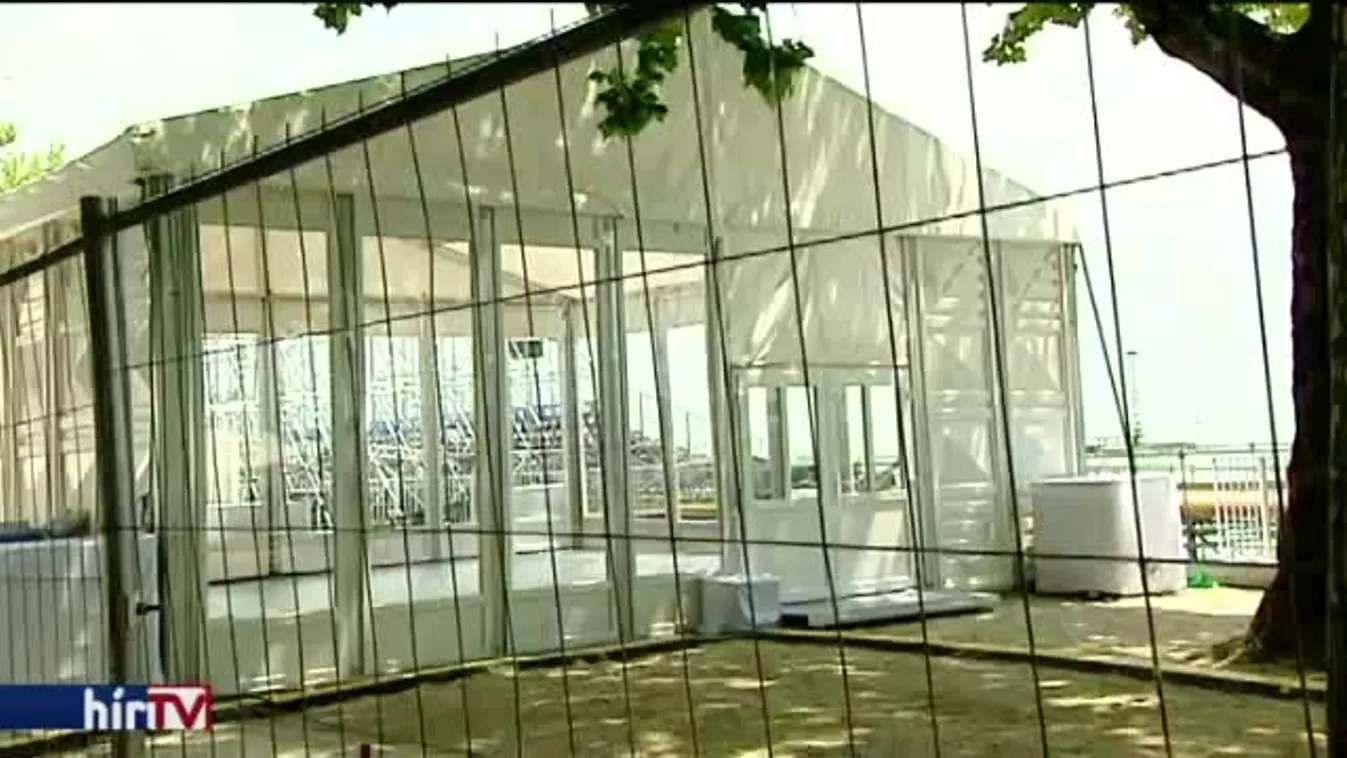 Az utolsó pillanatban lett hínármentesítő gép a vébére