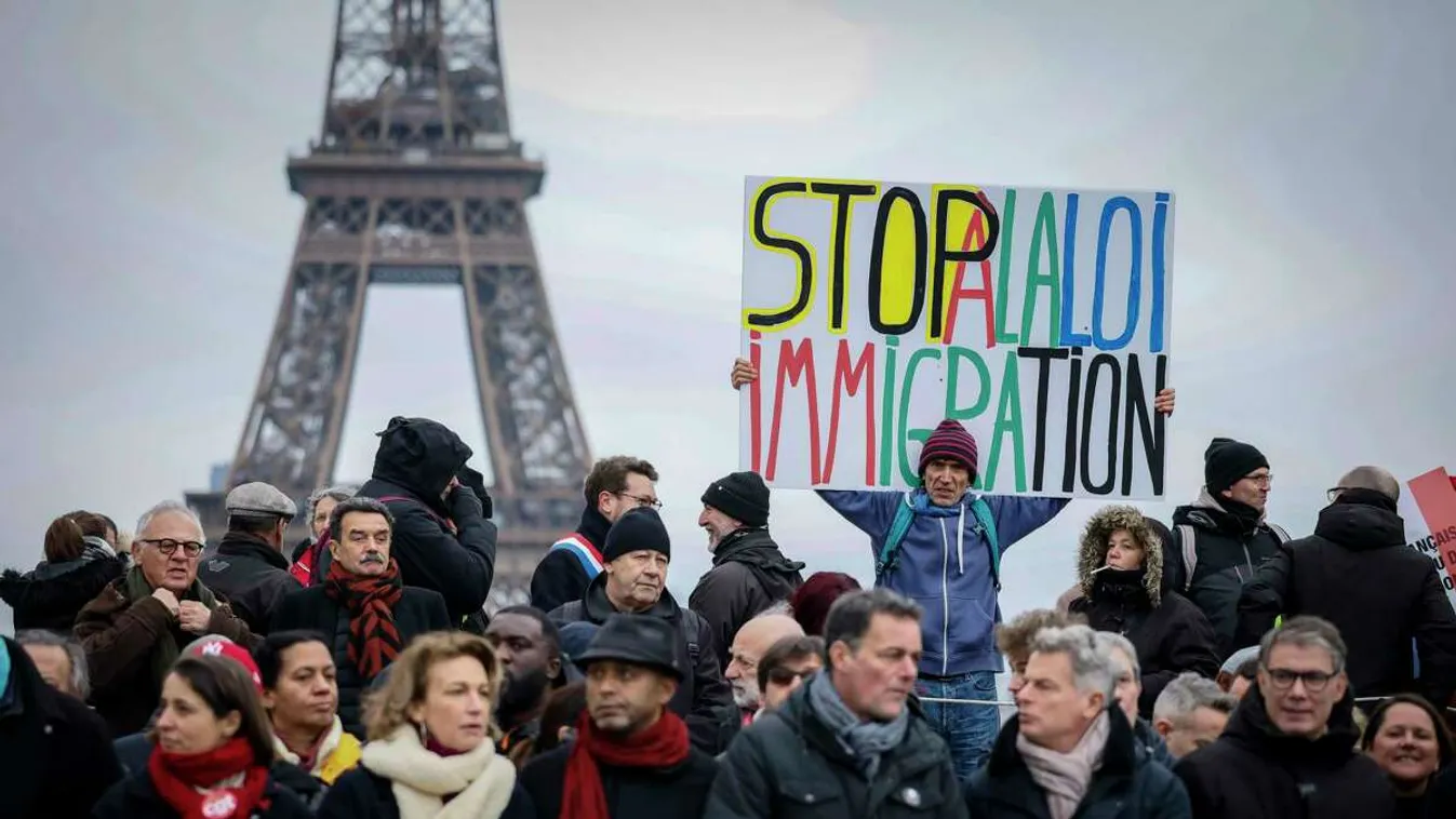 A francia alkotmánybíróság alkotmányellenesnek minősítette az új bevándorlási törvény egy részét + videó
