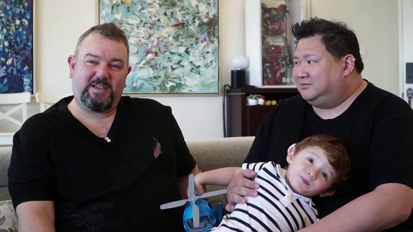 A meleg párok örökbefogadási jogát erőlteti Brüsszel