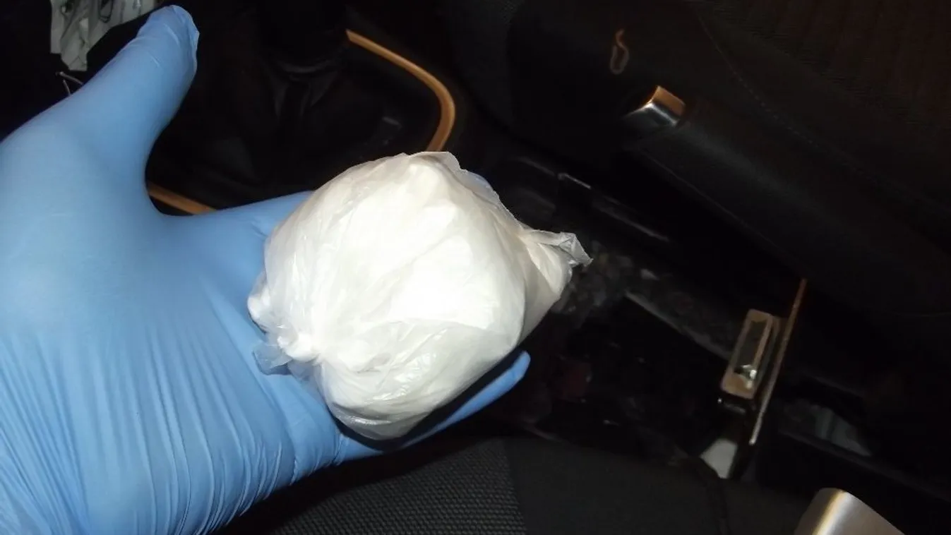 Százmillió forintot érő kokaint találtak Röszkénél