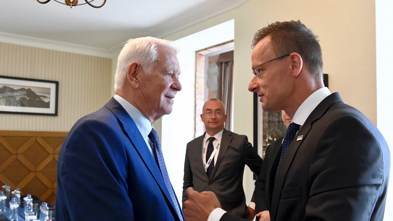 Szijjártó Péter a román külügyminiszterrel tárgyalt