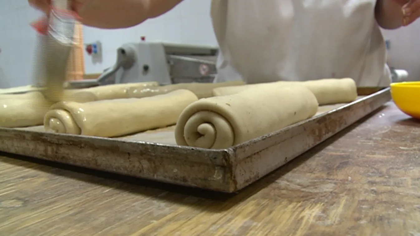 Nem egyszerű mesterség a bejgli sütés – Soroló