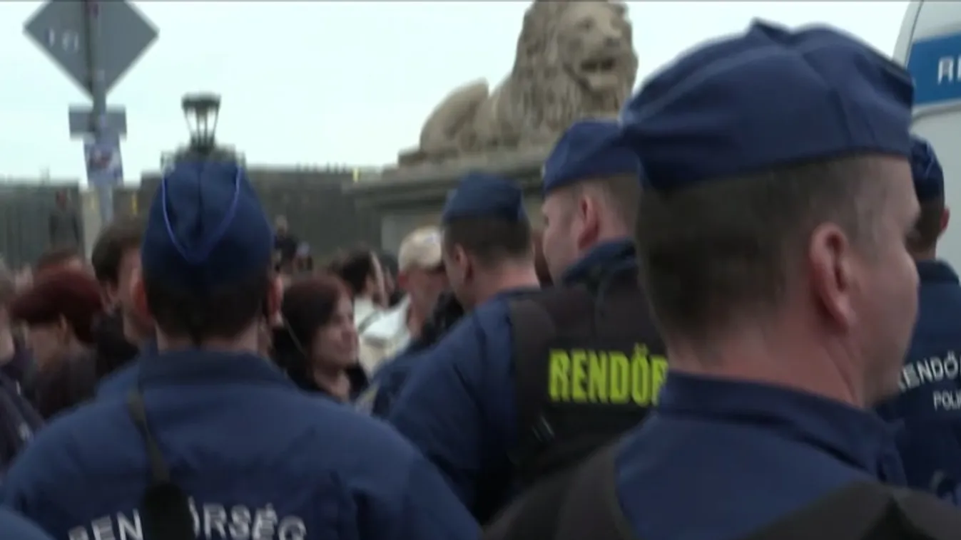 BRFK: a Kossuth Lajos térre bejelentett gyűlés résztvevői a Lánchídra mentek