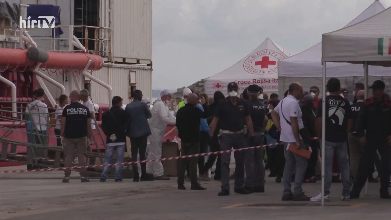 A migránsmentő NGO-k segítették az embercsempészeket