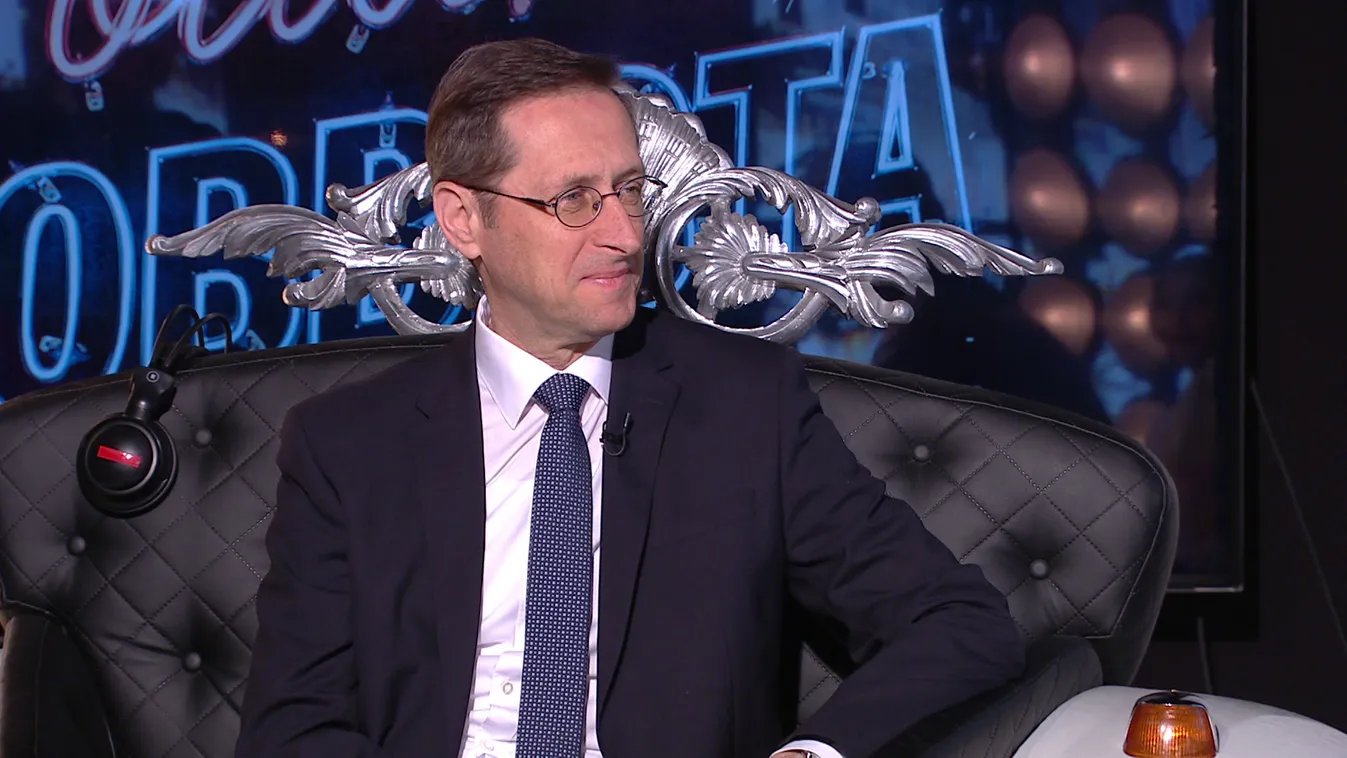 Politikai hobbista: Varga Mihály, aki nem tagja a Fidesz „bulvár tagozatának” + videó