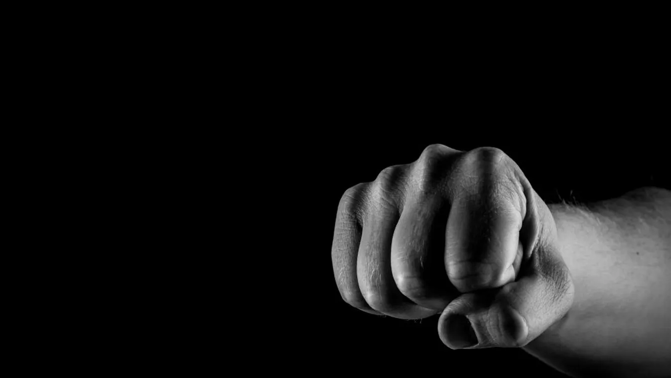 Minden előzmény nélkül ütötte arcon a mellette elhaladó gyalogost