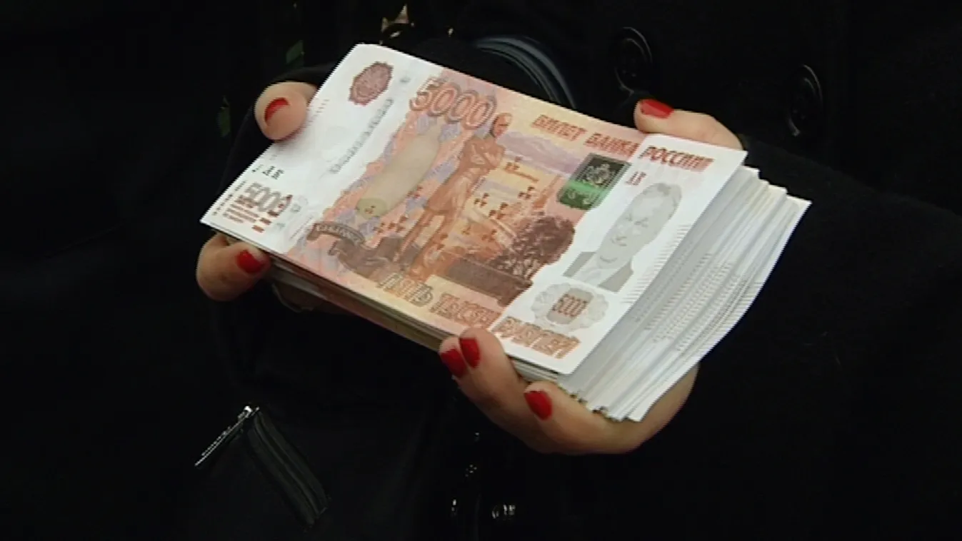 Rubelszórással tiltakozotak a paksi bővítés és hitel ellen