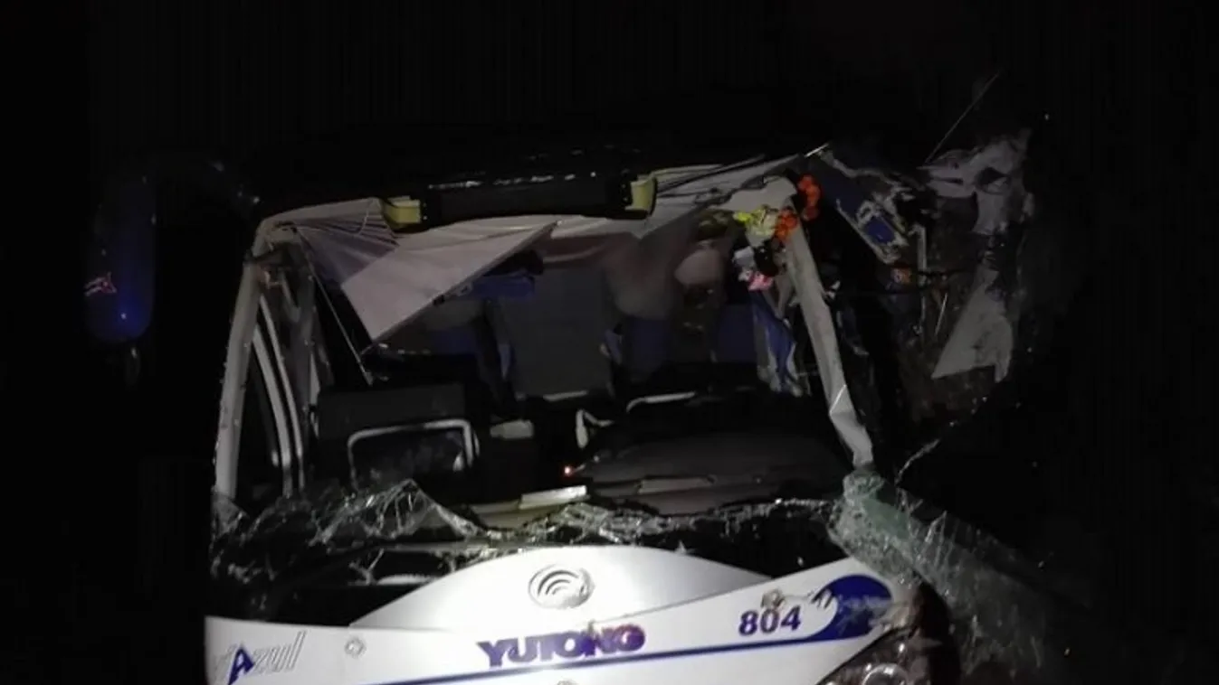 Hét ember meghalt egy turista busz balesetében