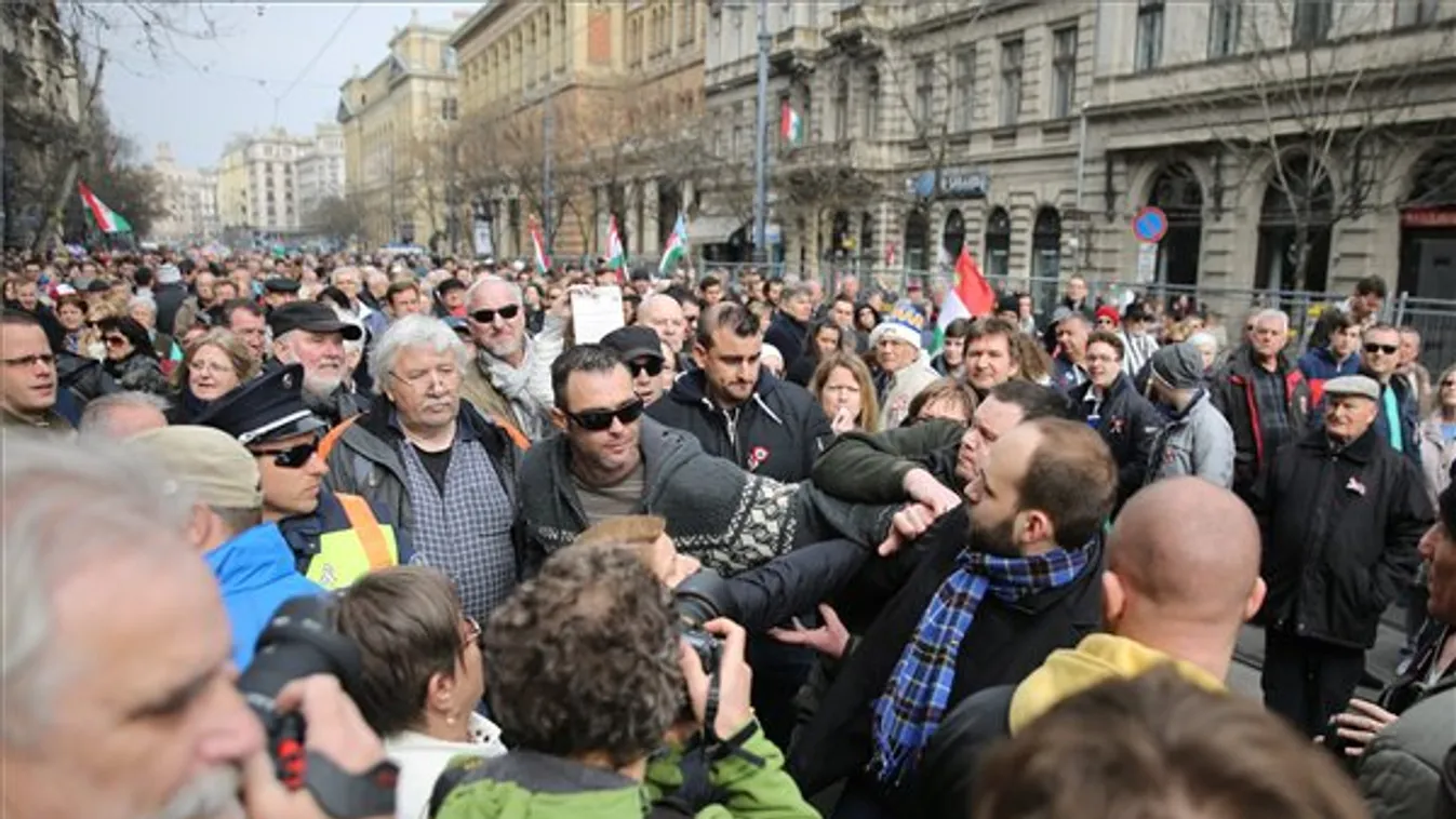 Többször is szükség volt rendőri intézkedésre
