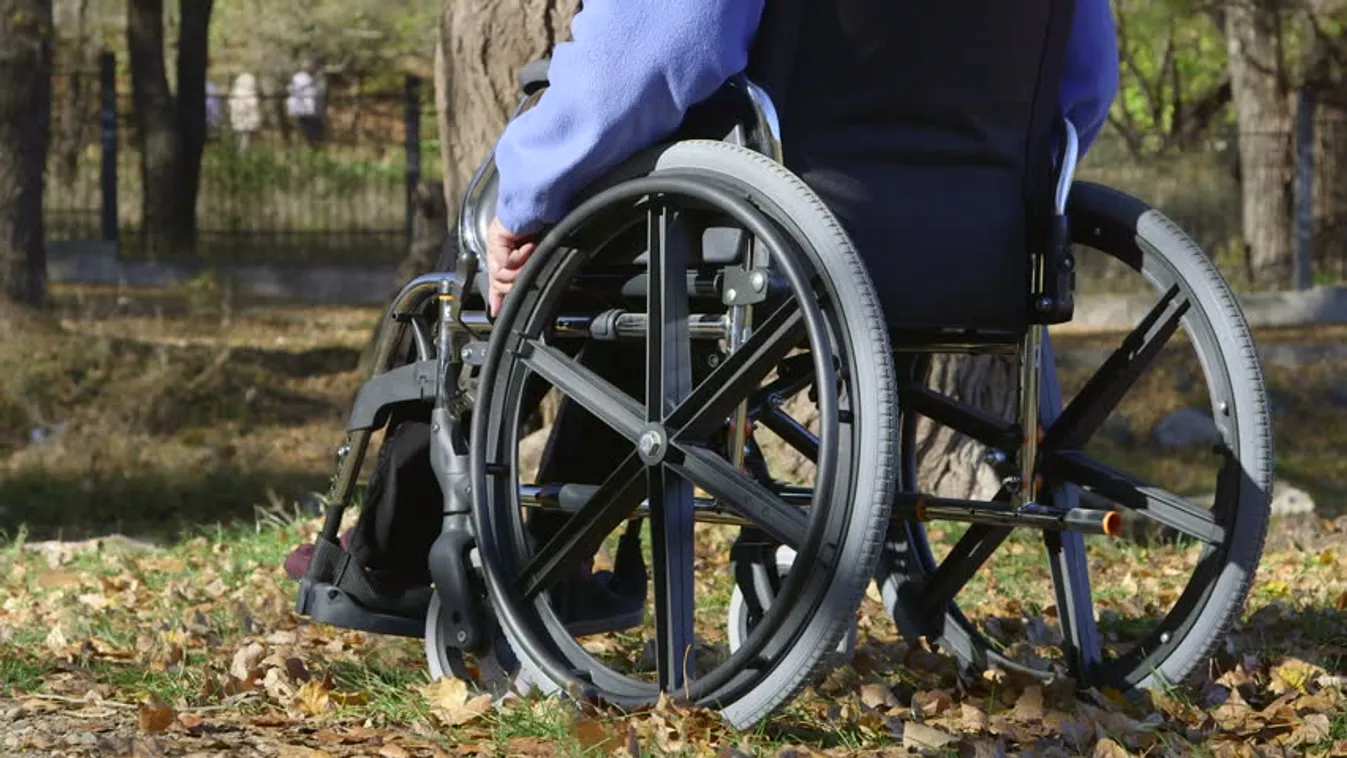 Elgázoltak egy kerekesszékkel közlekedő férfit Egerben