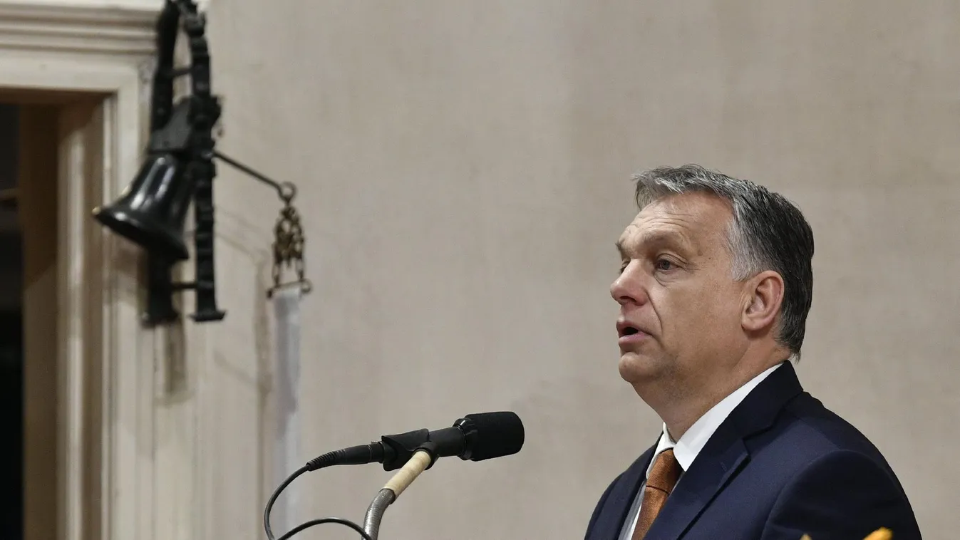Orbán: Védenünk kell a keresztény hitből kinőtt életformát