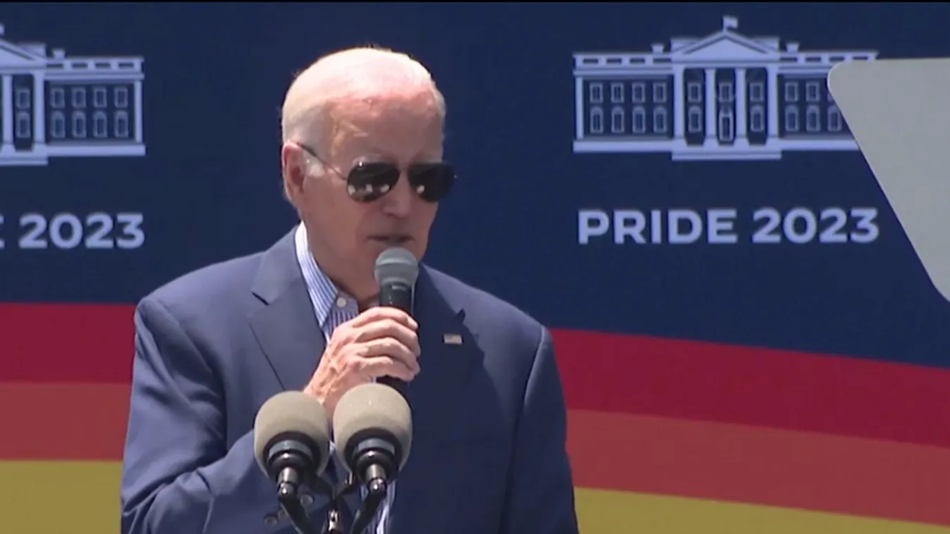 Melleit mutogatta a Fehér Ház gyepén egy transznemű aktivista