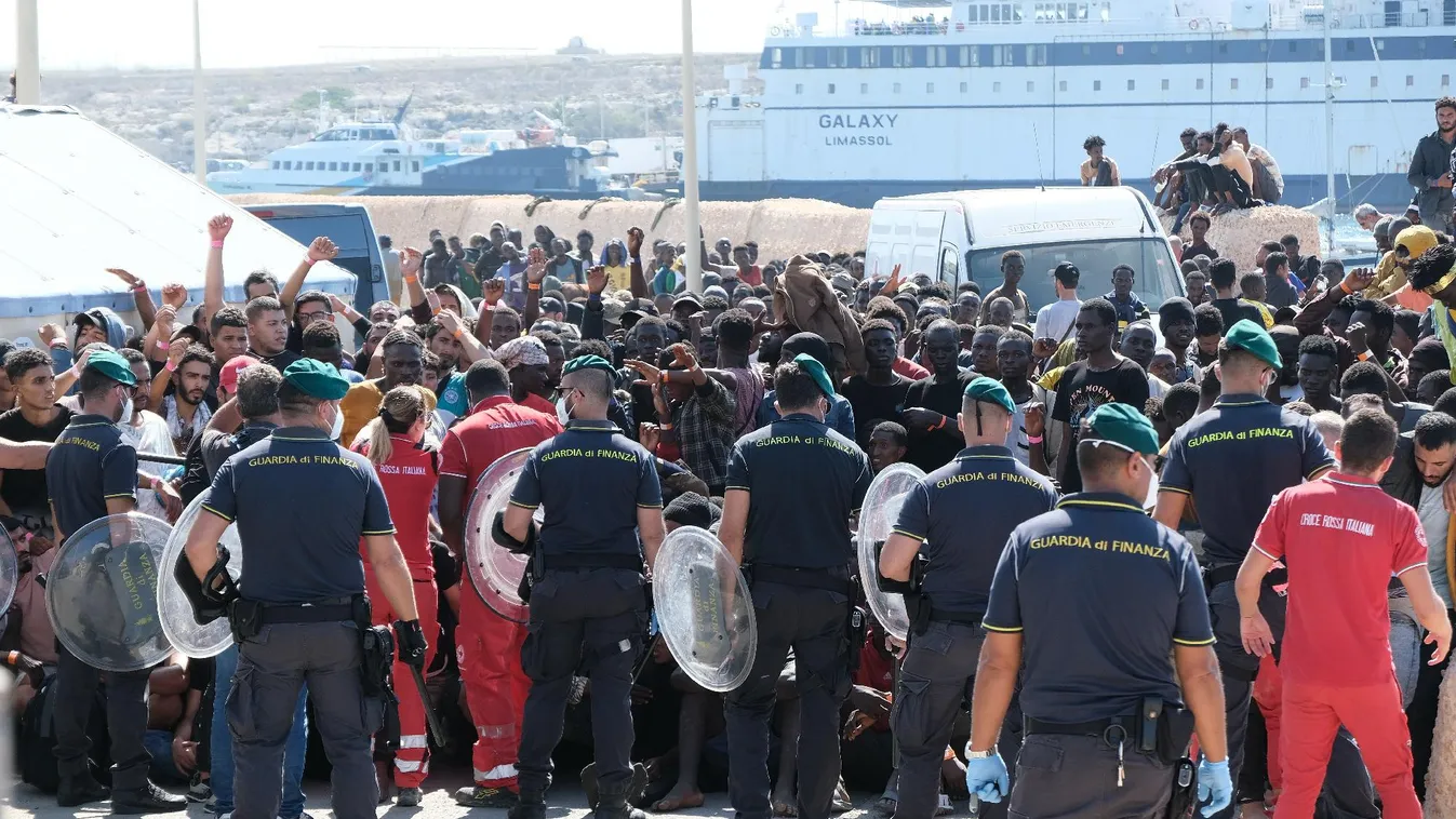 Soha nem látott migránsáradat zúdulhat Európára a nigeri helyzet miatt