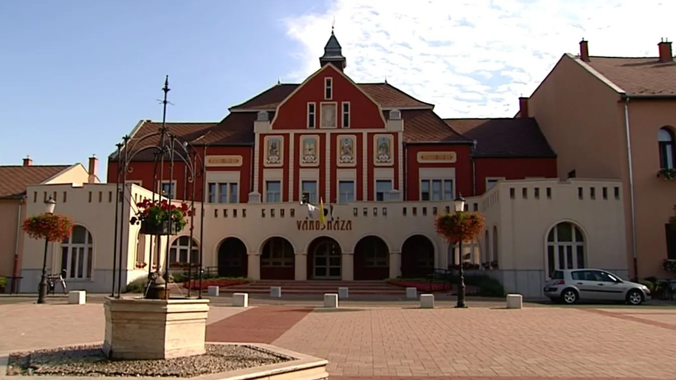 Két fideszes városban is korlátozták a plakátolást