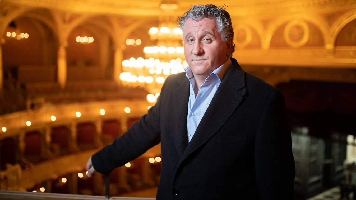 Meg lehet szakítani egy szünettel Carl Orff klasszikus művét?