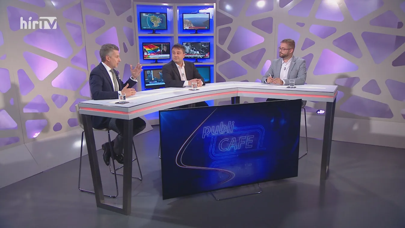 Publi Cafe: Az aktivisták politizálnak, a politikusok meg aktivistáskodnak