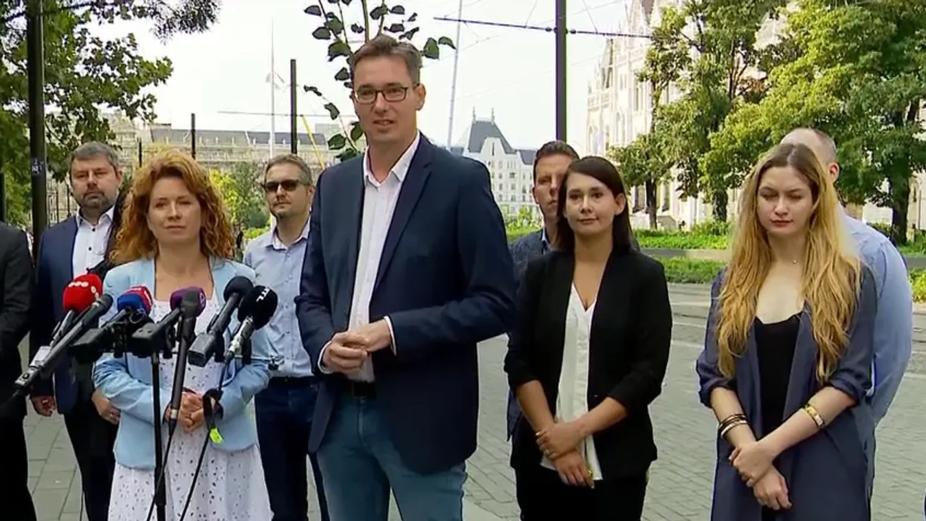 Milliókat költenének utcai zongorákra Karácsony Gergelyék