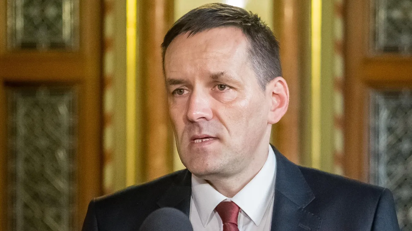 Volner: A rendőrök átlépnek a civil szférába