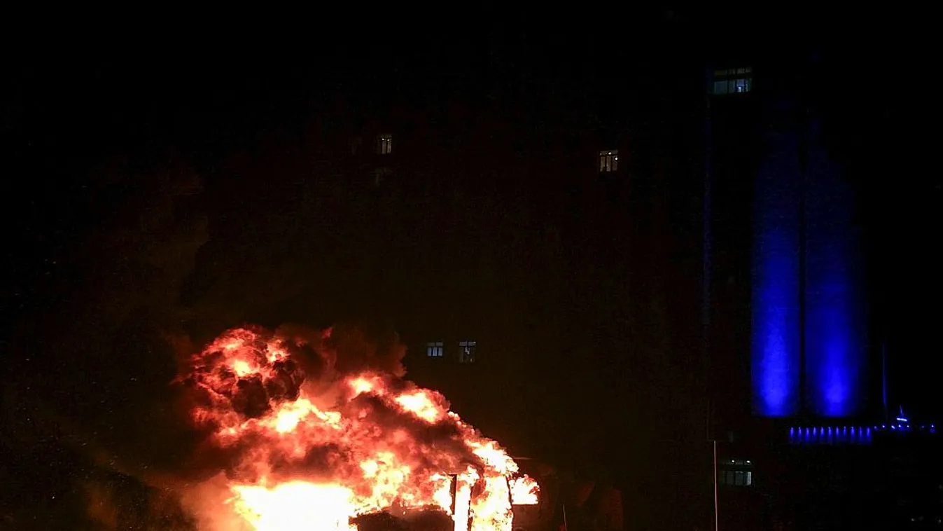 Mindenkit kizavart, mielőtt robbantott