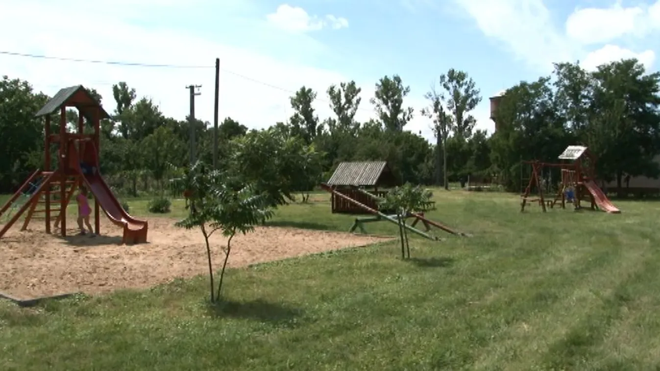 Játszótérrel zsarolja a férfi az önkormányzatot
