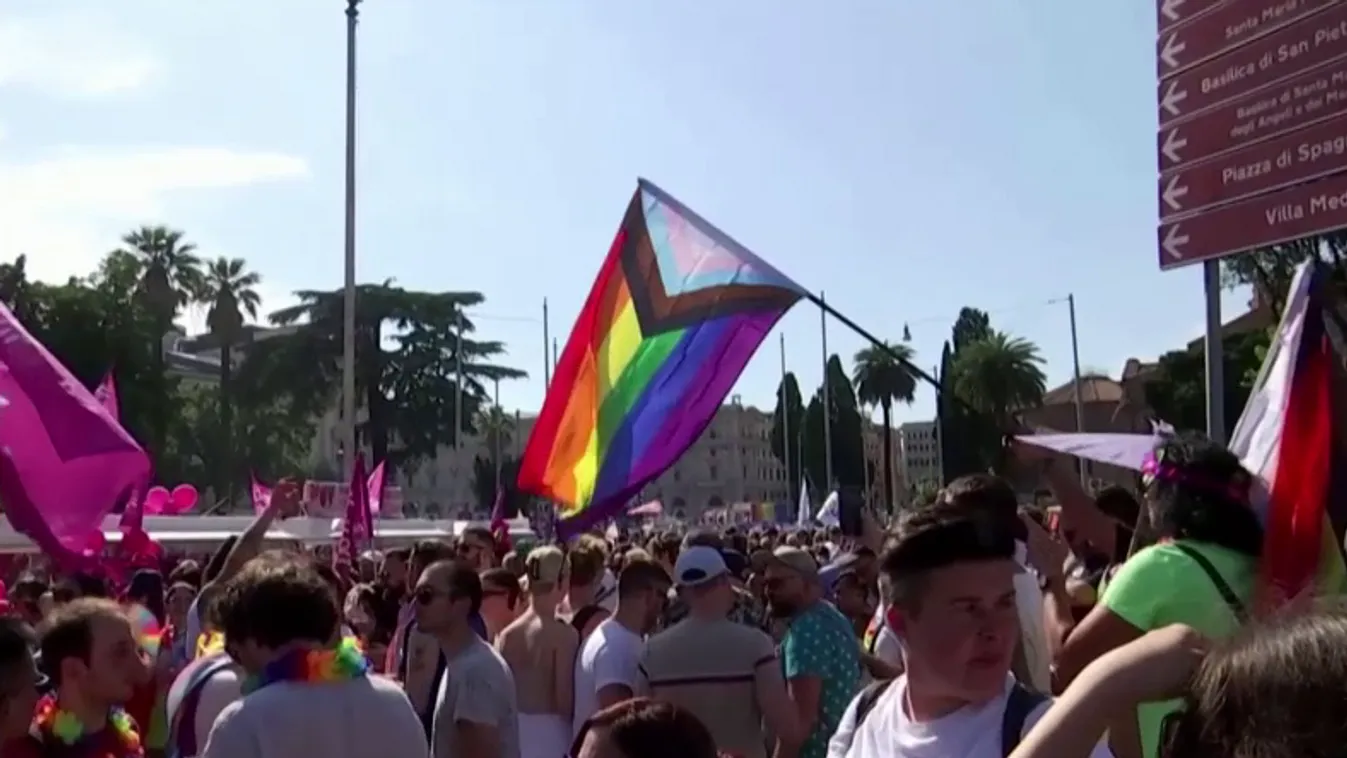 Újra bevezetik az egyes és kettes szülő megnevezést az olasz gyermekek dokumentumaiban + videó