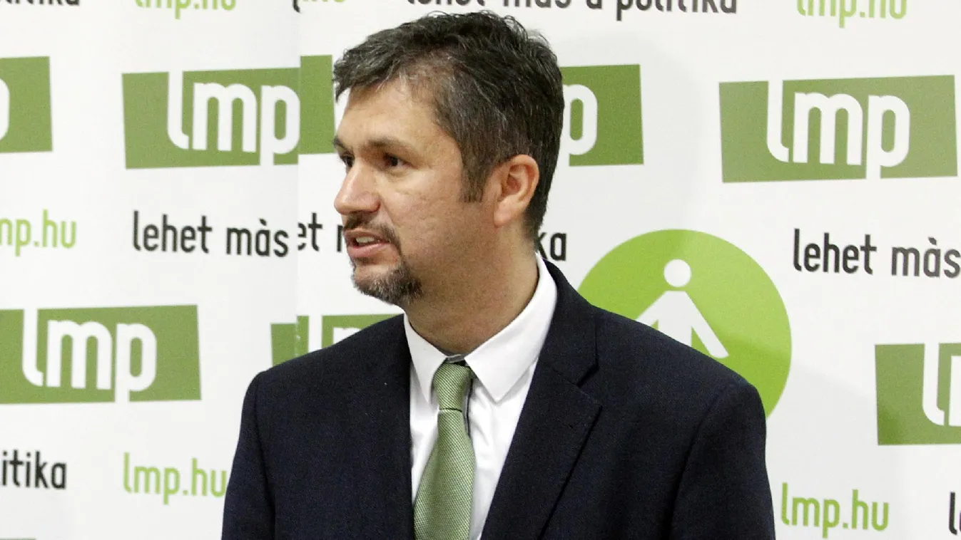 Hadházy: Éhező gyermekek elől veszi el a pénzt a kormány