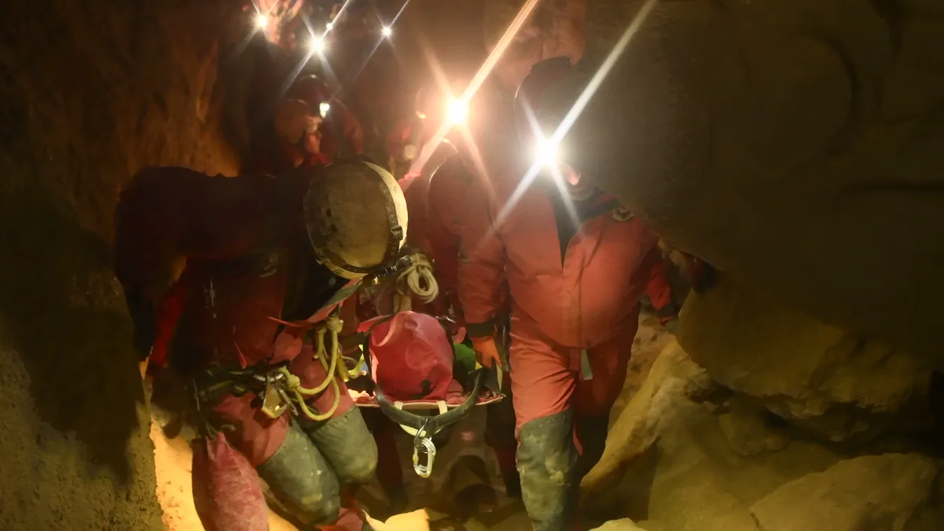 Radar - Mentés a Mátyás-hegyi barlangból + videó