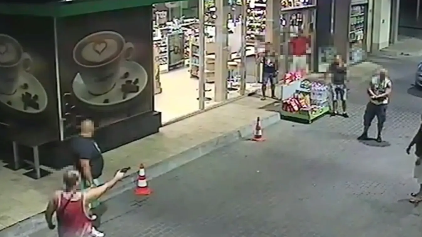 Gázpisztollyal, szamurájkarddal, díszbárddal, golfütővel mentek egymásnak