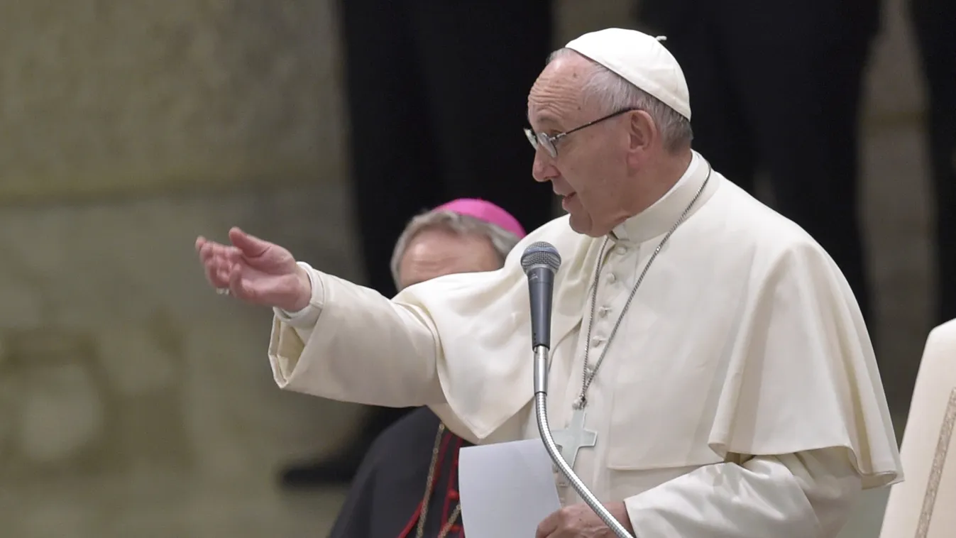 Tízezrek hallgatták a pápát