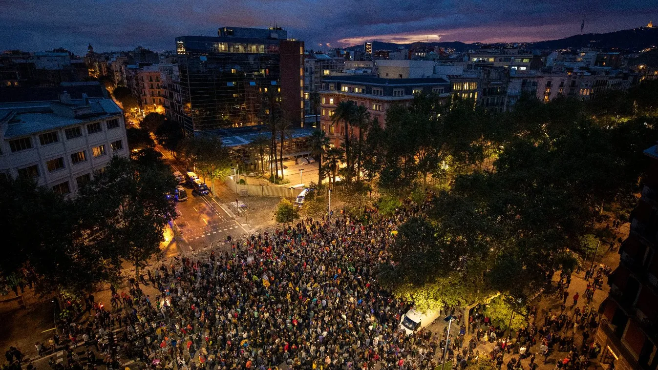 Százezrek tüntettek a katalán függetlenségi mozgalom vezetőinek szabadon engedéséért
