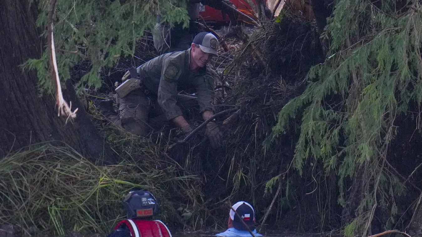 Texasban még több halálos áldozatra számítanak az áradásokat követően