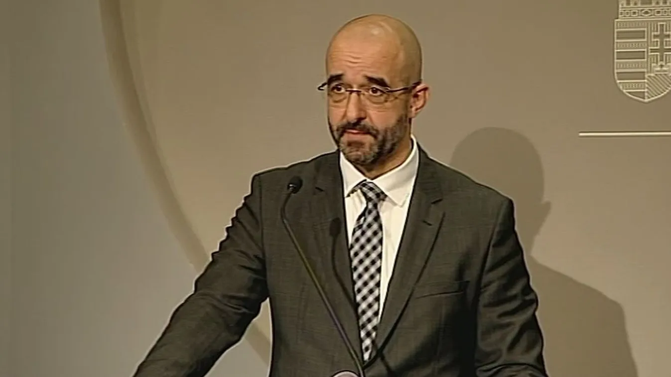 Itthon támadják, az EU elől titkolják Sorost