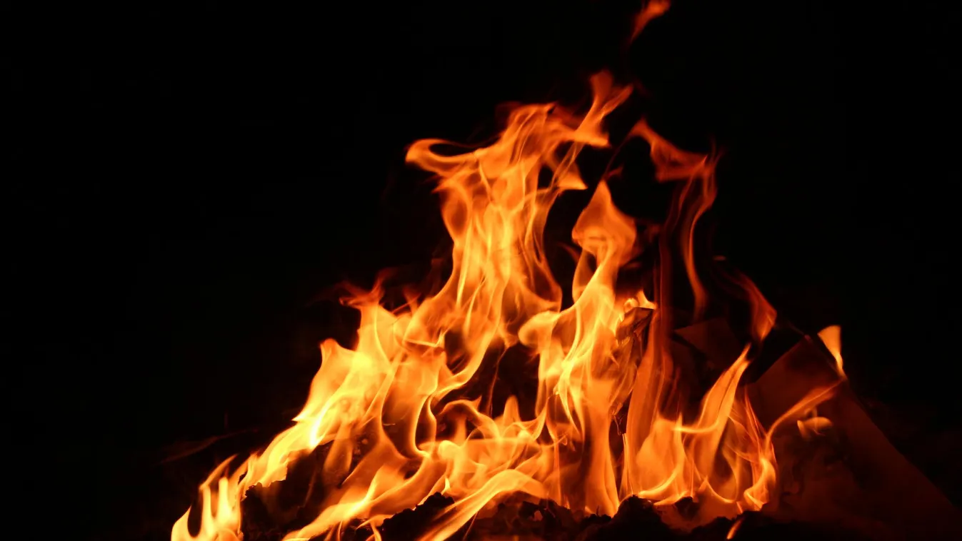 Lakástüzet okozott a tűzijáték Miskolcon