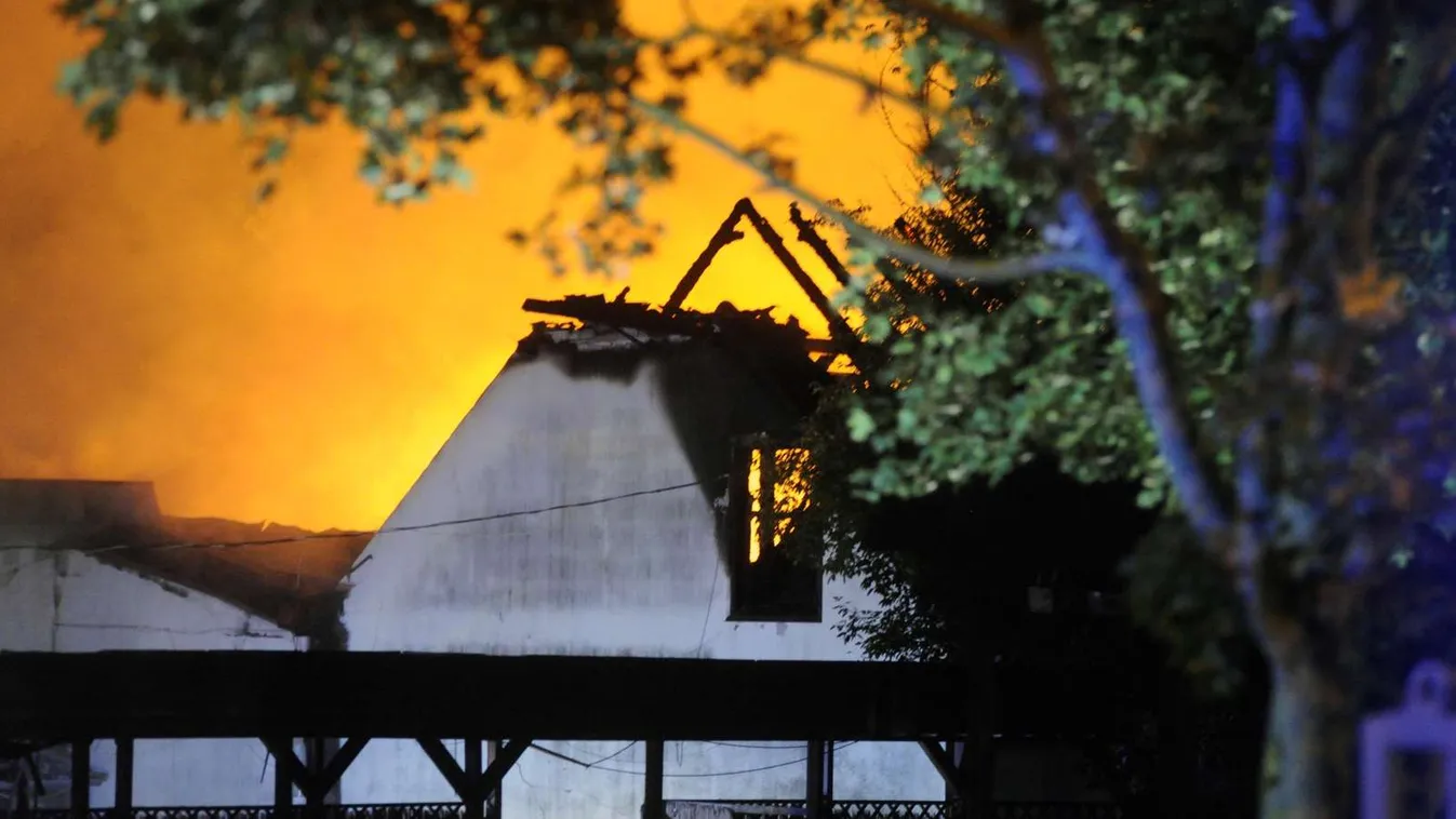 Porig égett a volt Vigadó