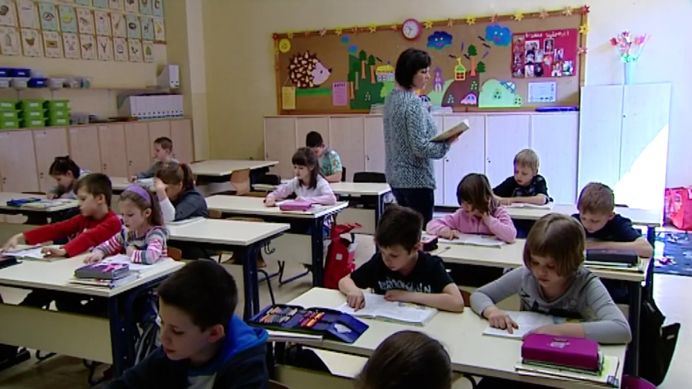 Megérkeztek az emelt összegű tanár bérek + videó