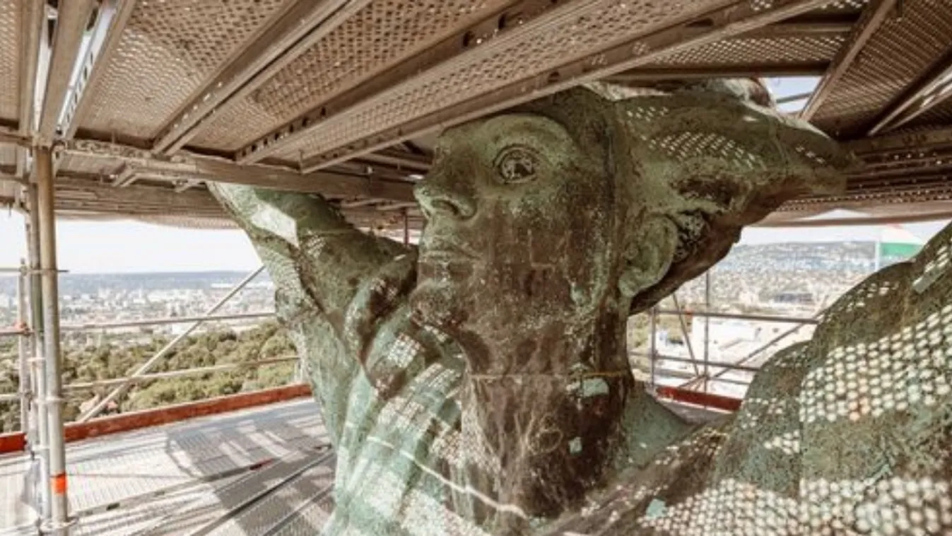 Gyurcsány Ferencnek nem tetszik a Szabadság-szobor talpazatára tervezett kőkereszt + videó