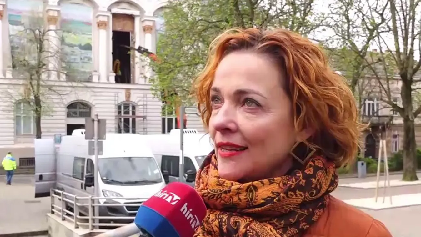 Napindító - Csontváry-festmények kiemelése Pécsett